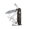 Victorinox - Navaja Suiza Multiusos Farmer X Alox Damast Edición Limitada 2024 1 Victorinox - Navaja Suiza Multiusos Farmer X Alox Damast Edición Limitada 2024 -Leopard Almacenar victorinox navaja suiza multiusos farmer x alox damast edicion limitada 2024